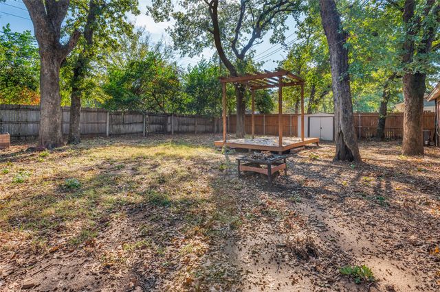 803 Clover Park Drive, Arlington, TX 76013