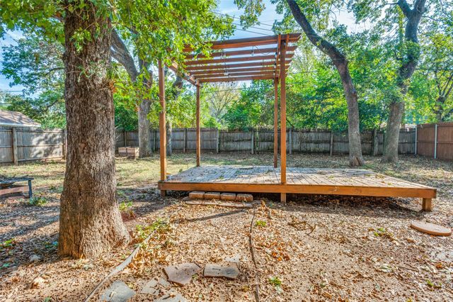 803 Clover Park Drive, Arlington, TX 76013