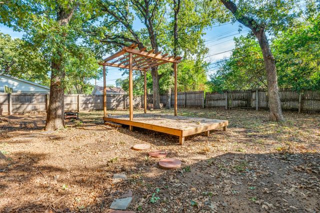803 Clover Park Drive, Arlington, TX 76013