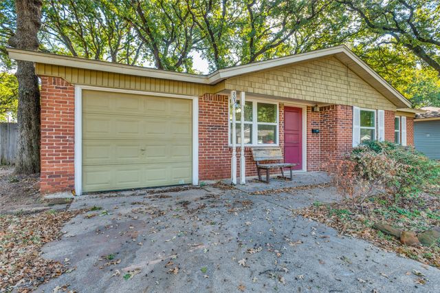 803 Clover Park Drive, Arlington, TX 76013
