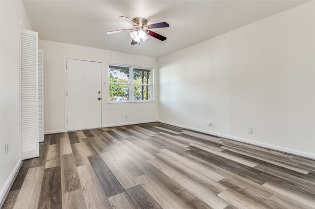 803 Clover Park Drive, Arlington, TX 76013