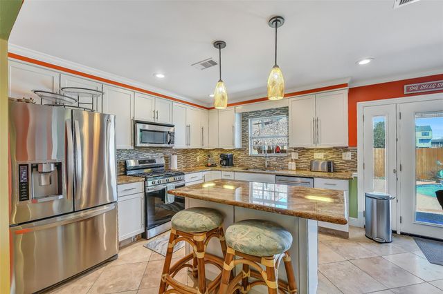7806 Pruitt Drive, Galveston, TX 77554