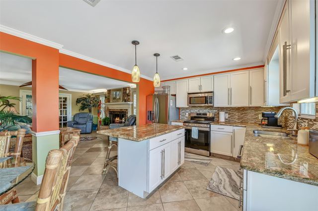 7806 Pruitt Drive, Galveston, TX 77554