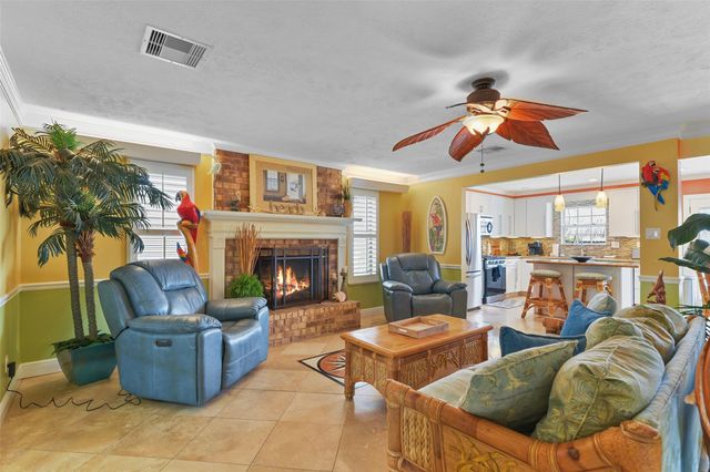 7806 Pruitt Drive, Galveston, TX 77554