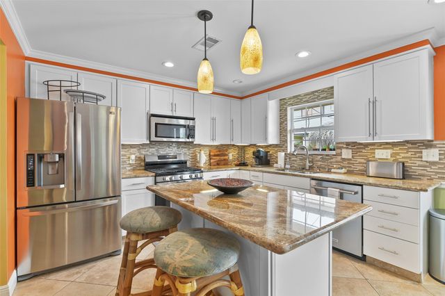 7806 Pruitt Drive, Galveston, TX 77554