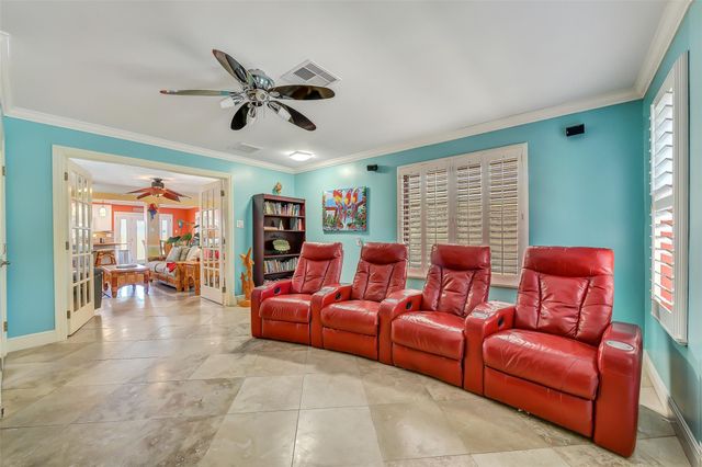 7806 Pruitt Drive, Galveston, TX 77554