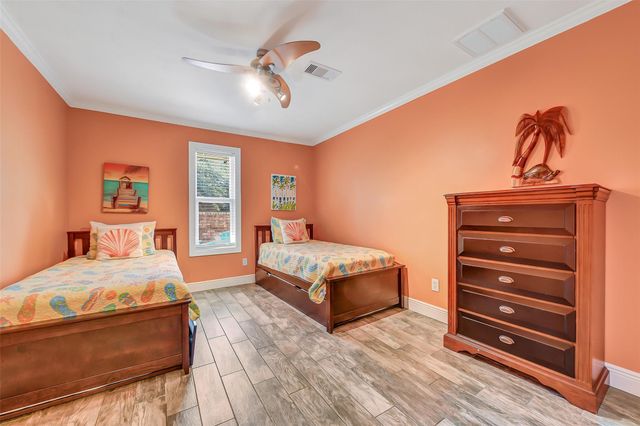 7806 Pruitt Drive, Galveston, TX 77554