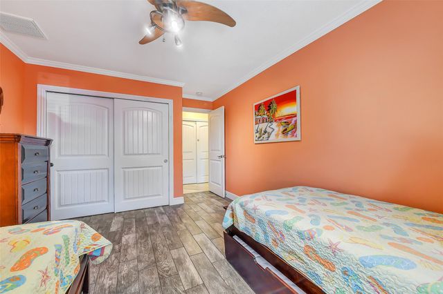 7806 Pruitt Drive, Galveston, TX 77554