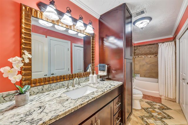 7806 Pruitt Drive, Galveston, TX 77554