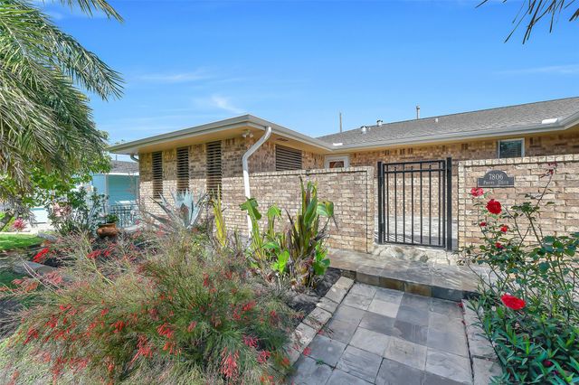 7806 Pruitt Drive, Galveston, TX 77554