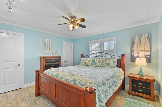 7806 Pruitt Drive, Galveston, TX 77554