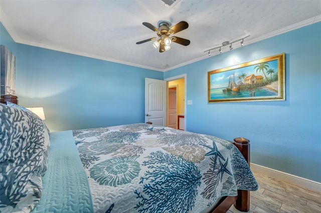 7806 Pruitt Drive, Galveston, TX 77554