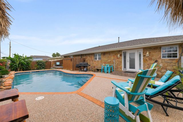 7806 Pruitt Drive, Galveston, TX 77554