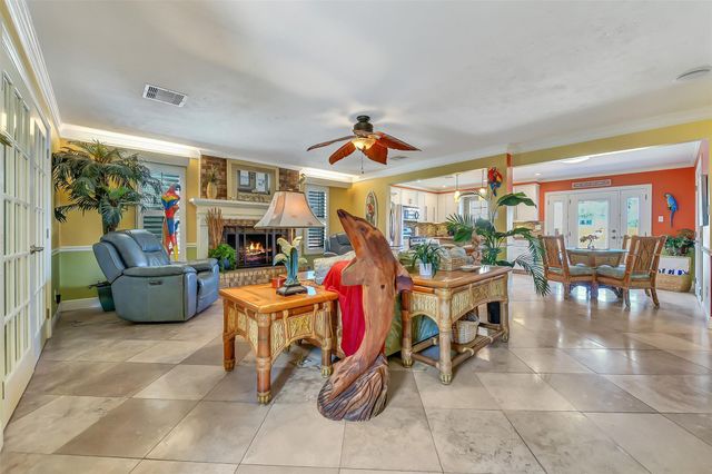 7806 Pruitt Drive, Galveston, TX 77554