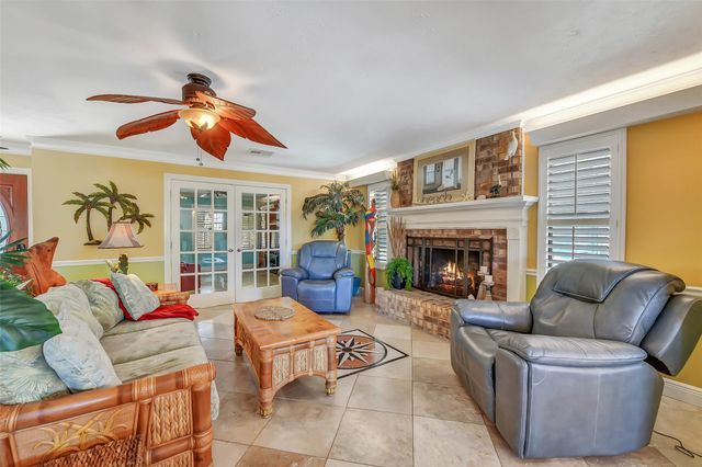 7806 Pruitt Drive, Galveston, TX 77554