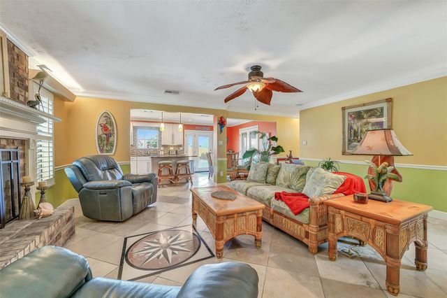 7806 Pruitt Drive, Galveston, TX 77554