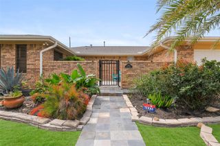 7806 Pruitt Drive, Galveston, TX 77554