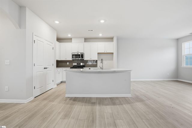 457 Lee's Corner Lane, Woodruff, SC 29388