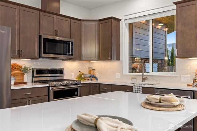 1411 Woods Point Loop, Ferndale, WA 98248