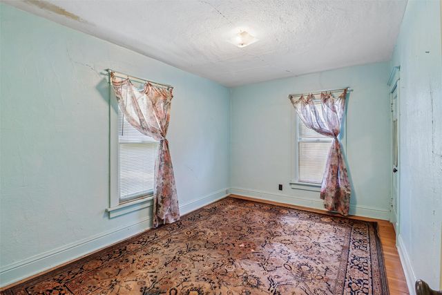611 S 3rd Avenue W, Newton, IA 50208