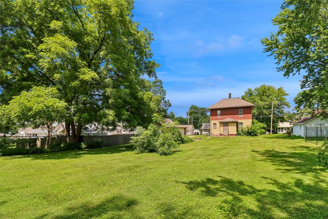 611 S 3rd Avenue W, Newton, IA 50208