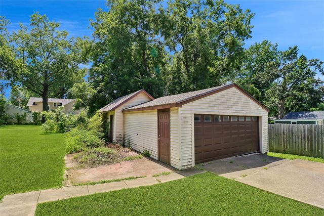 611 S 3rd Avenue W, Newton, IA 50208