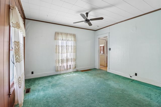 611 S 3rd Avenue W, Newton, IA 50208
