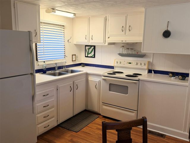 2248 CA D ORO DRIVE, Sarasota, FL 34238