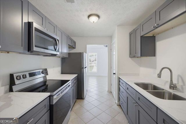 1324 Hollenbeck Lane, Riverdale, GA 30296
