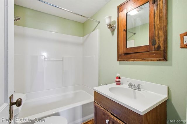 952 Emerson Avenue, Pontiac, MI 48340