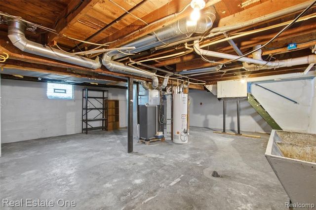 952 Emerson Avenue, Pontiac, MI 48340