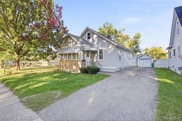 952 Emerson Avenue, Pontiac, MI 48340