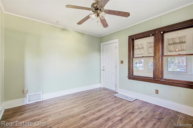 952 Emerson Avenue, Pontiac, MI 48340
