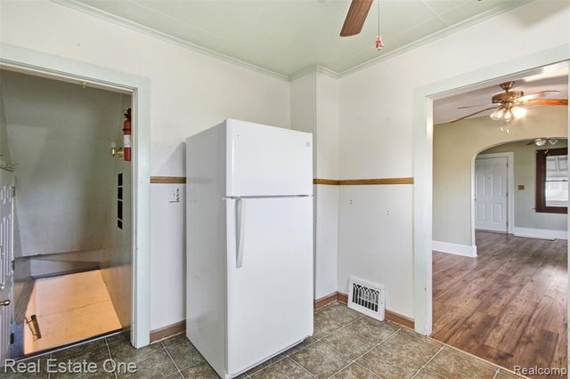 952 Emerson Avenue, Pontiac, MI 48340