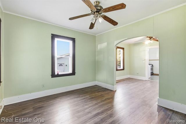 952 Emerson Avenue, Pontiac, MI 48340