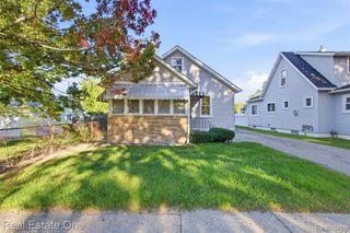 952 Emerson Avenue, Pontiac, MI 48340