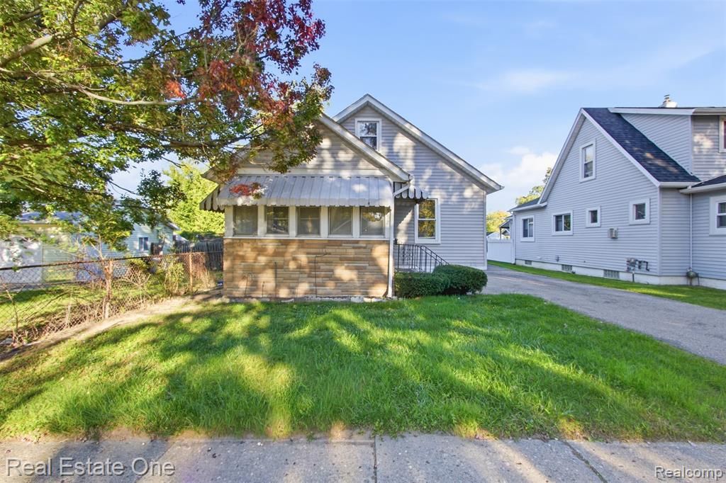 952 Emerson Avenue, Pontiac, MI 48340