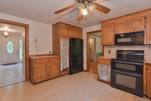 50 Heather Lane, Wrentham, MA 02093