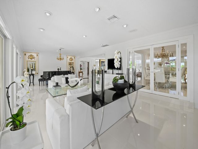 2831 NE 40th Street, Fort Lauderdale, FL 33308