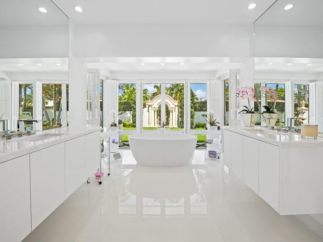 2831 NE 40th Street, Fort Lauderdale, FL 33308