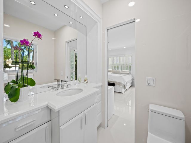 2831 NE 40th Street, Fort Lauderdale, FL 33308