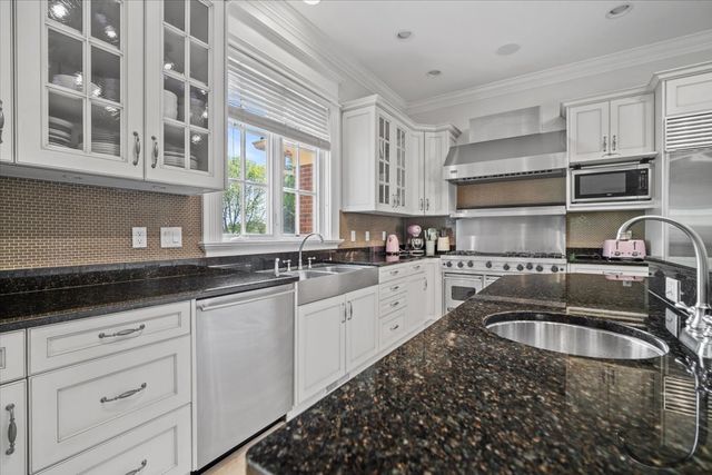 1 Worthington Court, Bloomington, IL 61704