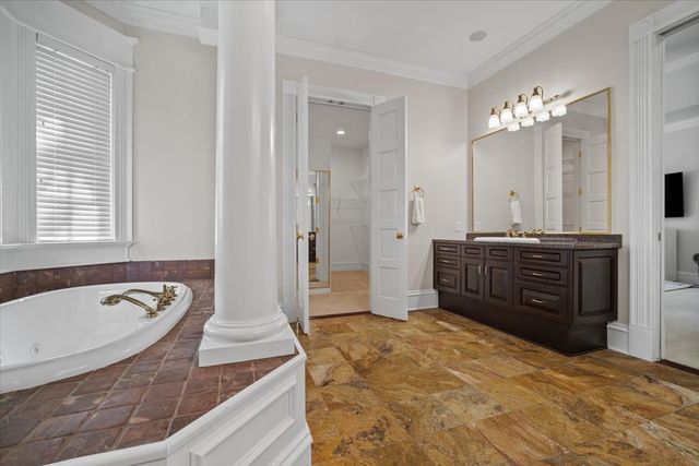 1 Worthington Court, Bloomington, IL 61704