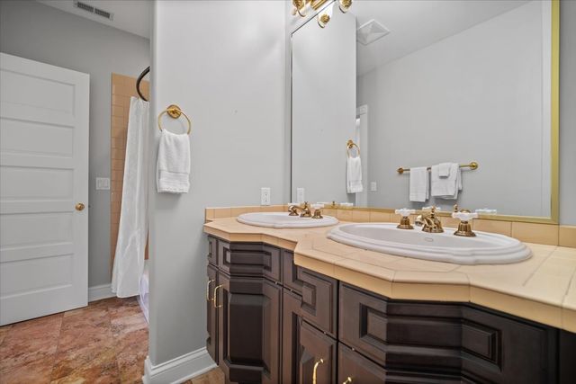 1 Worthington Court, Bloomington, IL 61704