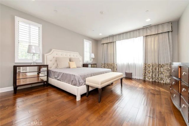 120 Tomato Springs, Irvine, CA 92618