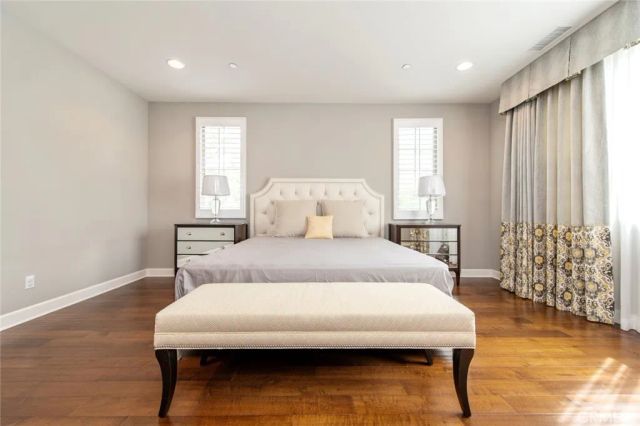 120 Tomato Springs, Irvine, CA 92618