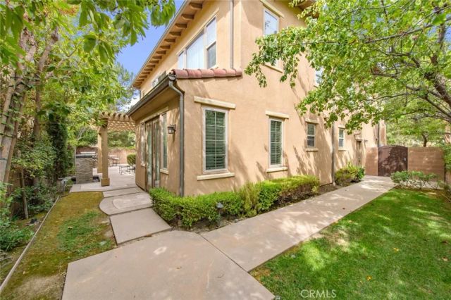 120 Tomato Springs, Irvine, CA 92618