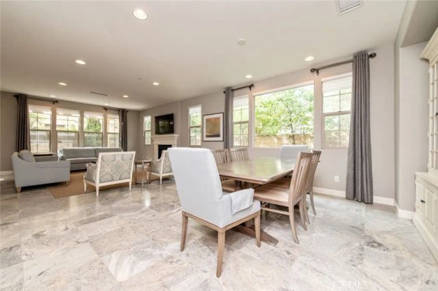 120 Tomato Springs, Irvine, CA 92618