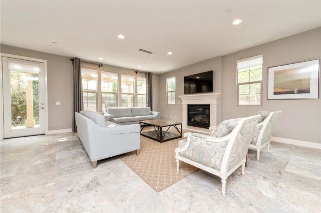 120 Tomato Springs, Irvine, CA 92618