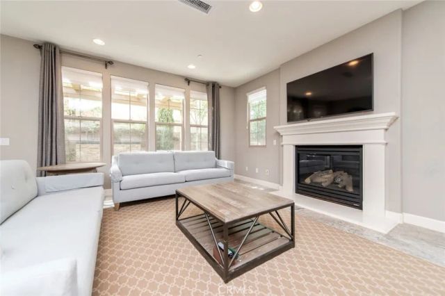 120 Tomato Springs, Irvine, CA 92618